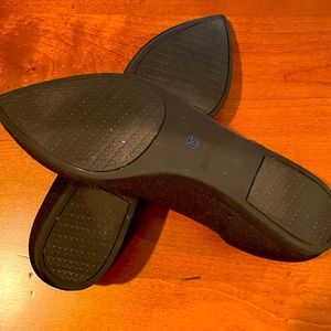 Rothy’s black shoes